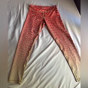 Vie Active Rockwell 7/8 Red Sand Ombre
Leopard Cheetah Leggings - Size M